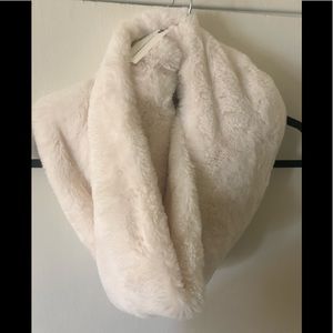 Anthropologie white faux fur Infiniti scarf